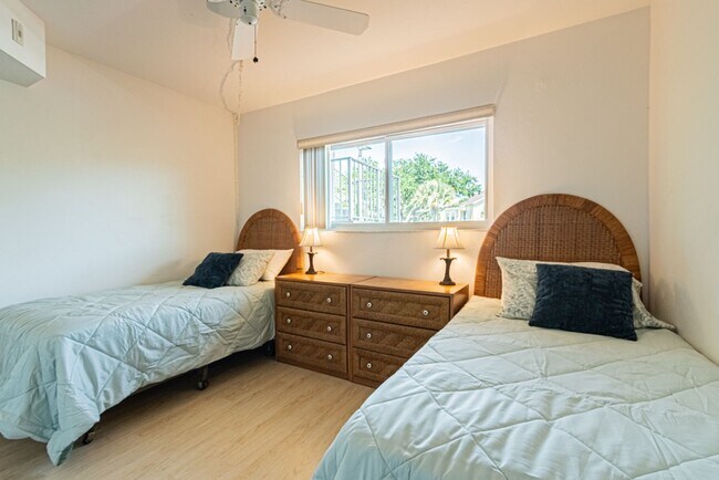 Building Photo - AVAILABLE NOW! Furnished Ground-Floor End Unit | Lake & Pool Views | Minutes to Marco Island & Do...