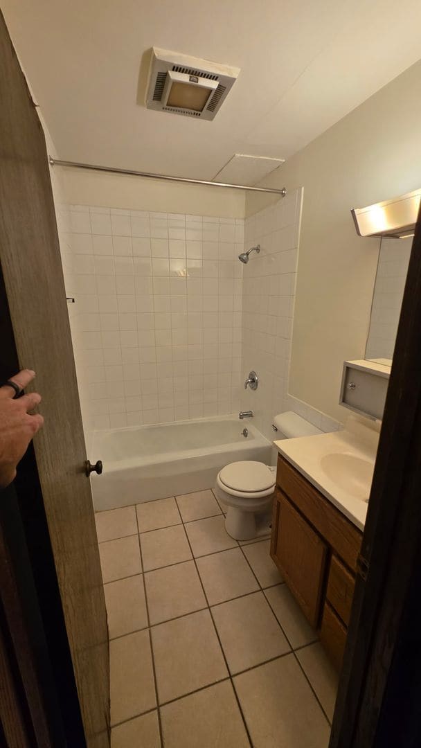 Building Photo - Lakeside Apartments - 1 Bedroom - Starting at $825.00