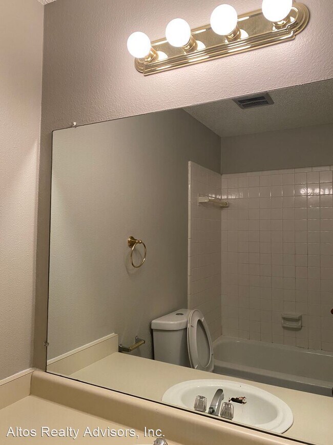 Building Photo - 2 br, 2 bath House - 2365 E Geddes Ave #O-22