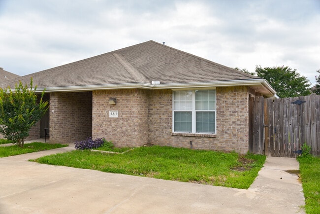 Building Photo - 3813 Oldenburg Ct