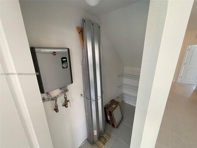 Building Photo - 969 NE 211th St