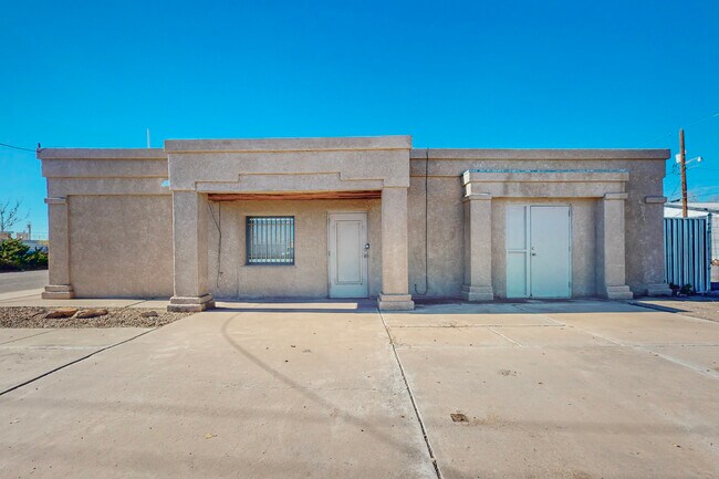 Building Photo - 5717 Edith Blvd NE