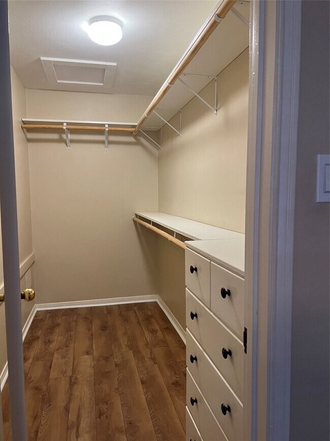 Building Photo - 837 Wax Myrtle Ln