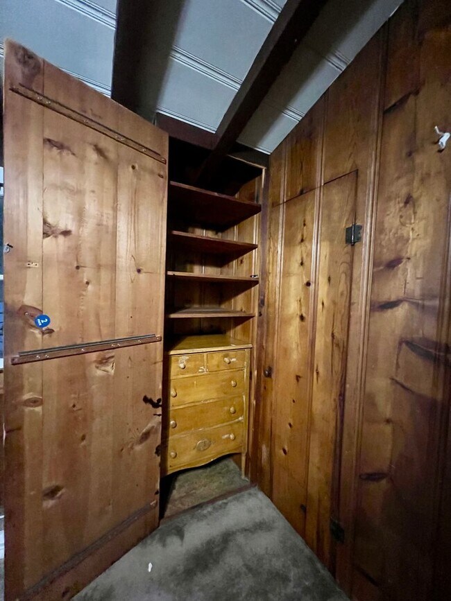 Building Photo - 665F