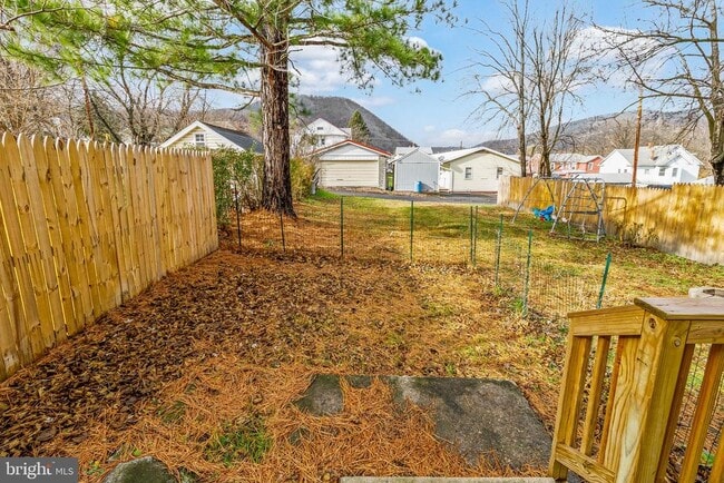 Building Photo - 28 B St