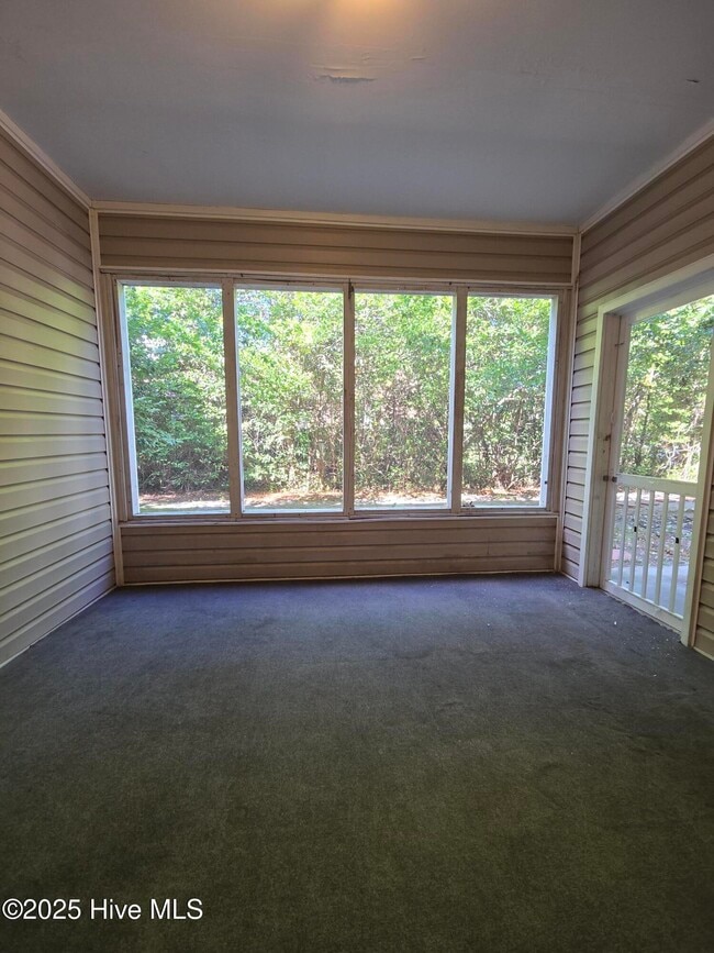 Building Photo - 723 Bragg Dr