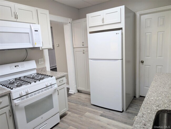 Building Photo - 12 Railroad Ave