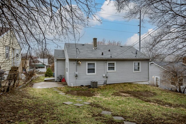 Building Photo - Adorable home in the UNO Aksarben Area