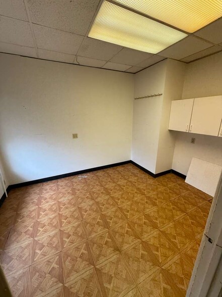 Building Photo - 2316 Broadway Ave