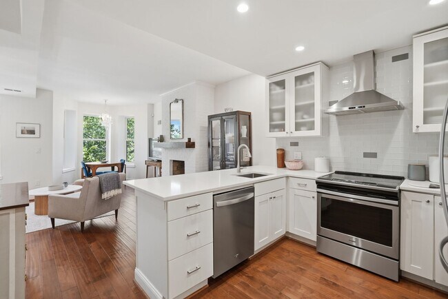 Building Photo - U St Condo | 2 Bed | 1.5 Bath | 975 Sf | Offsite Underground Parking Garage Available for Rent