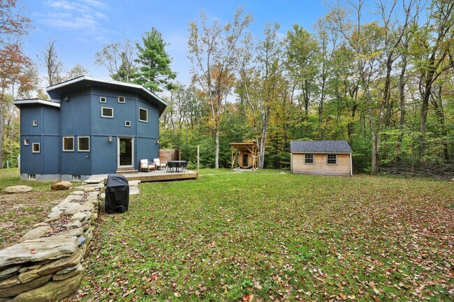 Building Photo - Modern, Tiny Home Retreat with Bonus Studio, Pet Friendly- Becket, MA