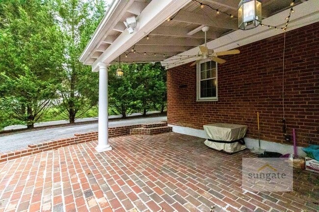 Building Photo - 326 Lincoln Ave