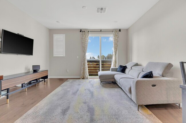 Building Photo - 37335 Duckling Ter