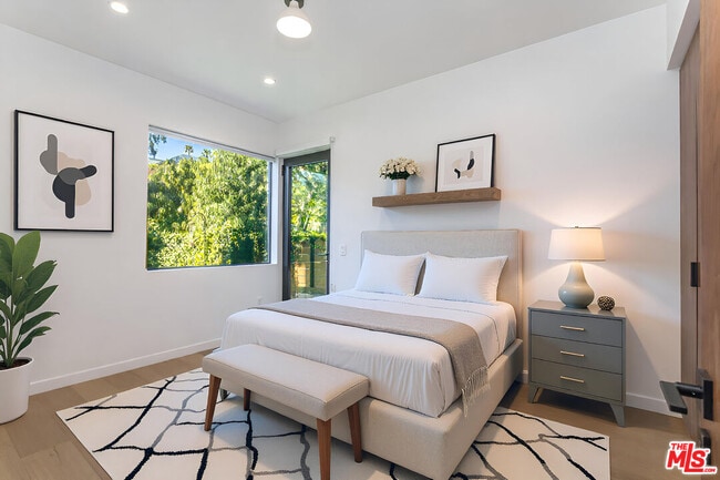 Building Photo - 906 Benton Wy