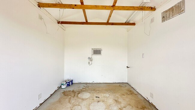 Building Photo - Stunning Single-Story with Spacious Deck, Panoramic Views, on Gated/Fenced Property!