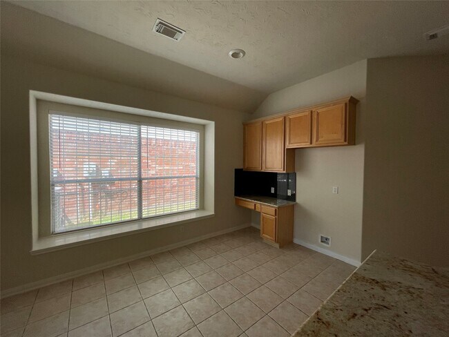 Building Photo - 5934 Heathmoor Ln