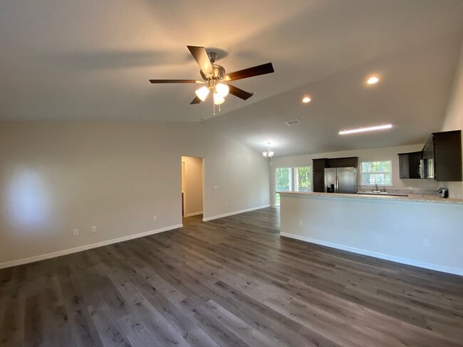 Building Photo - Custom Home - Desirable SE Ocala Neighborh...