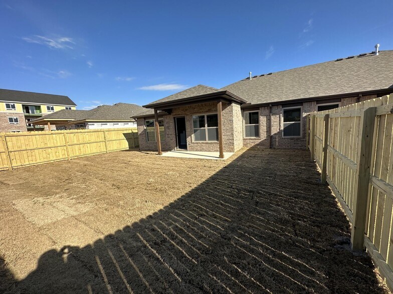 Building Photo - 451 Rama St