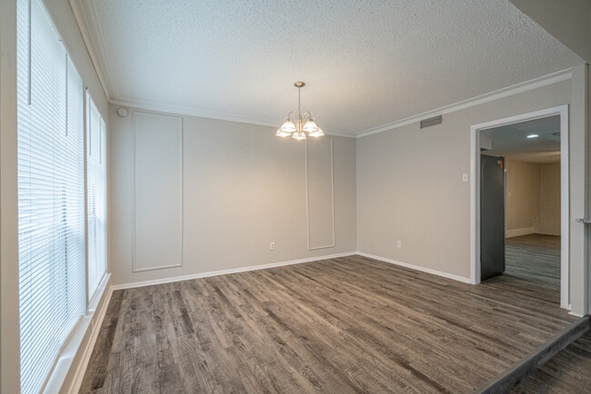 Building Photo - 1121 Via Del Rey