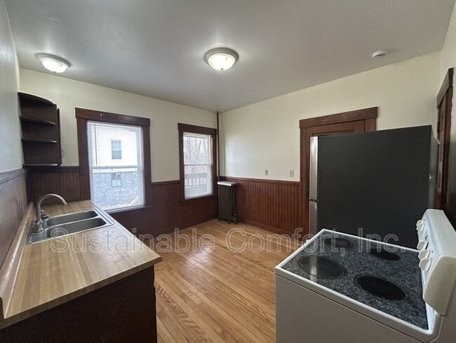 Building Photo - 14 Clearview Ave