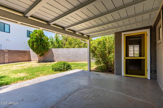 Building Photo - 1049 E Colter St