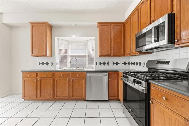 Building Photo - 433 Spring Air Dr