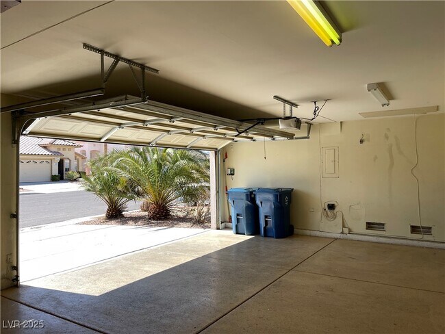 Building Photo - 4364 Mesa Hill Dr