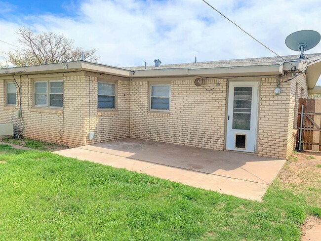 Building Photo - 2 bed 2 bath