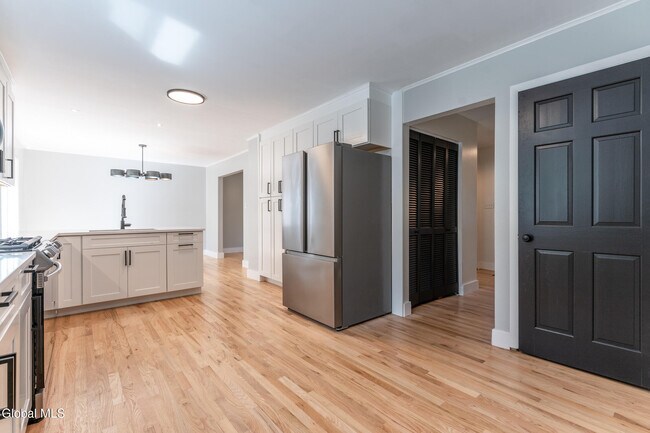 Building Photo - 3 Heather Ln