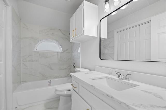 Building Photo - 9424 Blue Jay Way