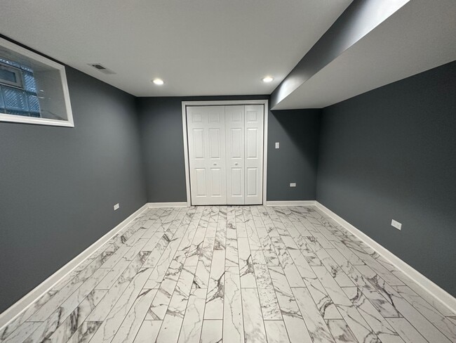 Building Photo - 8440 W Windsor Ave