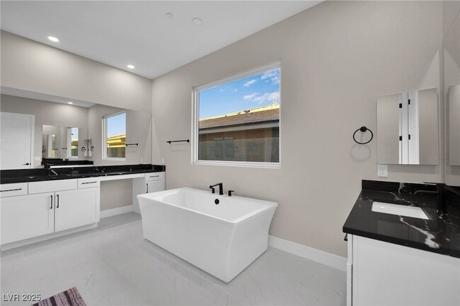 Building Photo - 11079 Rolling Vista Dr