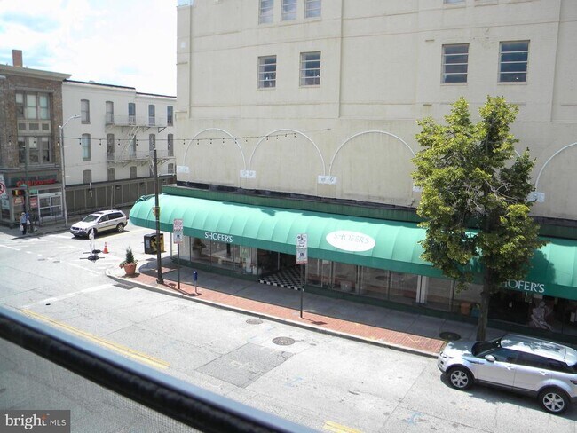 Building Photo - 935 S Charles St