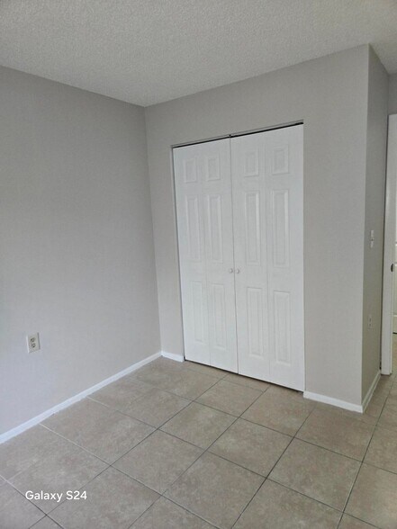 Building Photo - 1141 Lake Victoria Dr