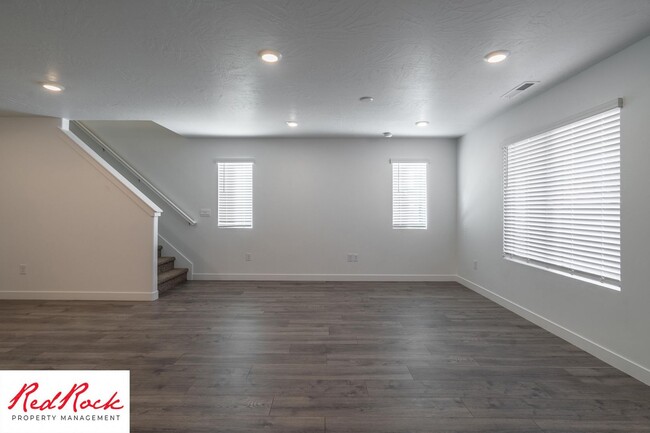 Building Photo - Brand New End Unit Townhome In Long Valley