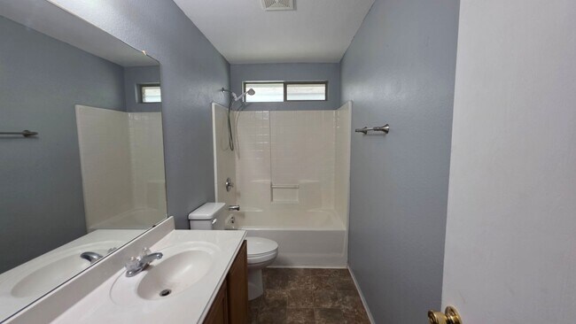 Building Photo - 5820 Show Master Ln