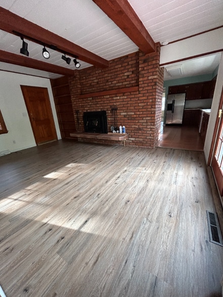 Building Photo - 2700 Carmel Dr