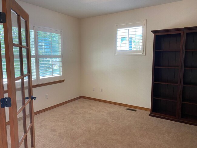 Building Photo - 2 BED/2 BATH RANCH STYLE HOME IN SUMMER HAWK IN FOX MEADOW AVAILABLE 7/10!