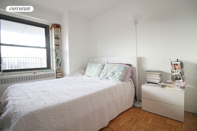 Building Photo - 175 W 90th St