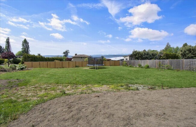 Building Photo - 4Bd/3.25Ba Shoreline House