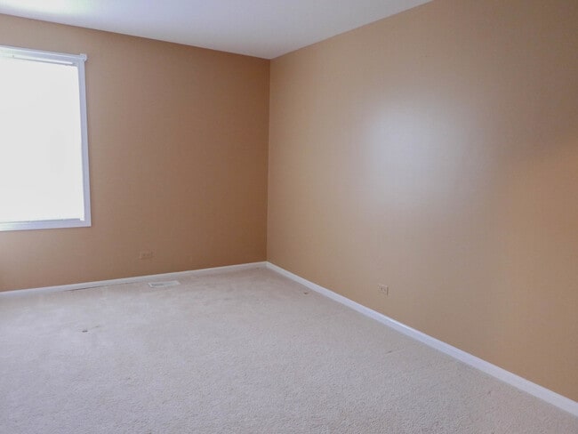 Building Photo - 1428 W Sapphire Dr