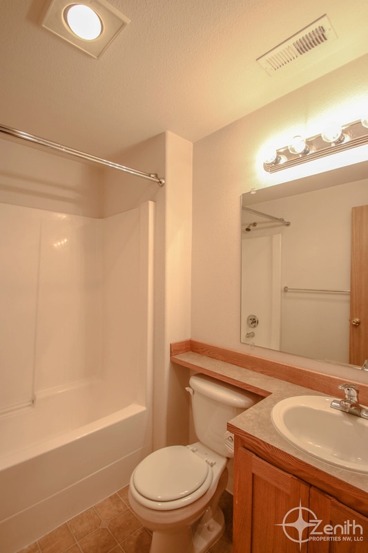 Building Photo - 2712 NE 164th Pl