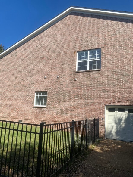 Building Photo - 3281 Locust Holw