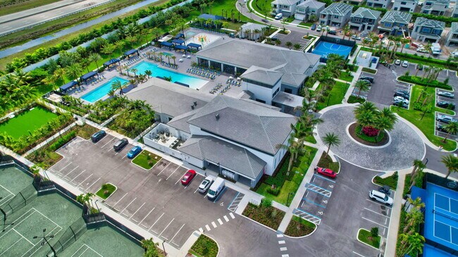 Building Photo - 17112 Aquavera Way