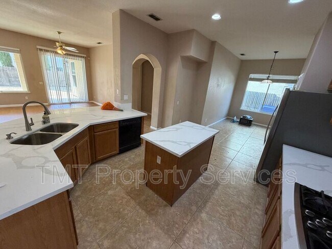 Building Photo - 9348 Sierra Spring Way