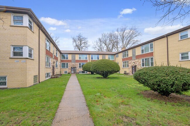 Interior Photo - 1518-1528 W 99th St