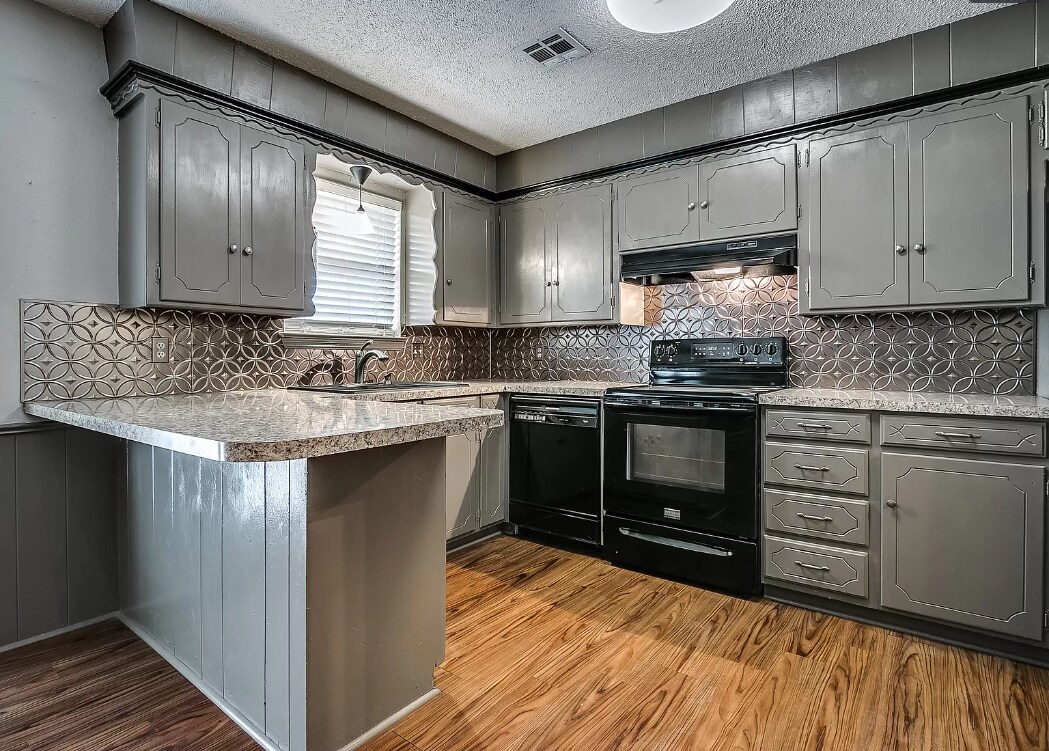 Building Photo - 332 Collier Dr