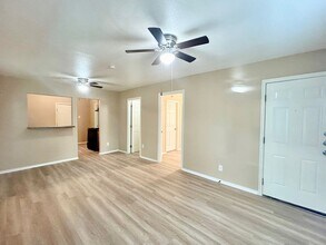 Building Photo - Adorable 2 bedroom 1 bath near Confluence ...