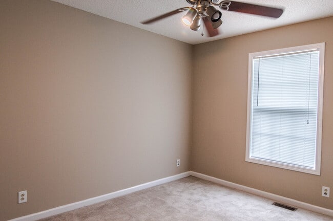 Building Photo - Pet Friendly Three Bedroom with Bonus!