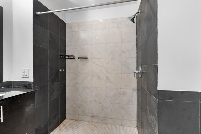 Building Photo - 635 6th St